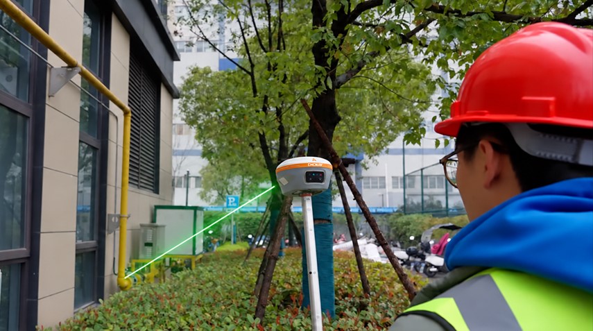 Surveying elevated gas pipelines from the ground with CHCNAV receivers