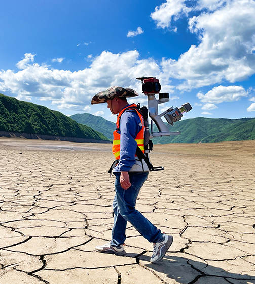 Rugged and Lightweight Design