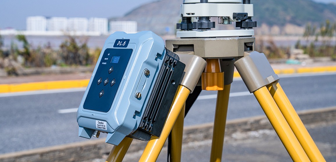 Robust UHF radio modems for real-time GNSS device communication