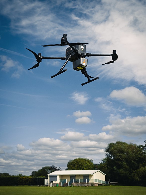 UAV X500 und Alpha Air 10 bei der Luftvermessung in einem ländlichen Gebiet