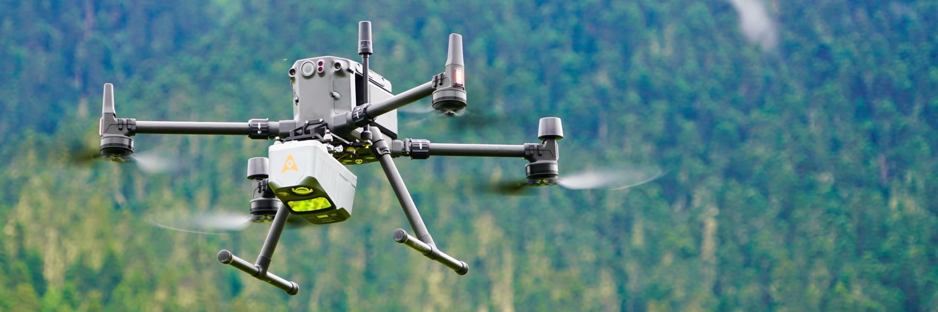 O AA10 leve instalado na DJI e noutros drones para a captura de dados de linhas eléctricas em 3D.  