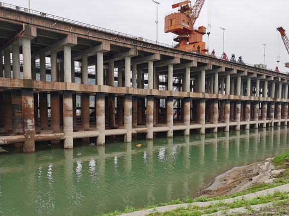 Apache USV führt hydrographische Vermessung in behinderter Hafenumgebung mit GNSS INS System durch