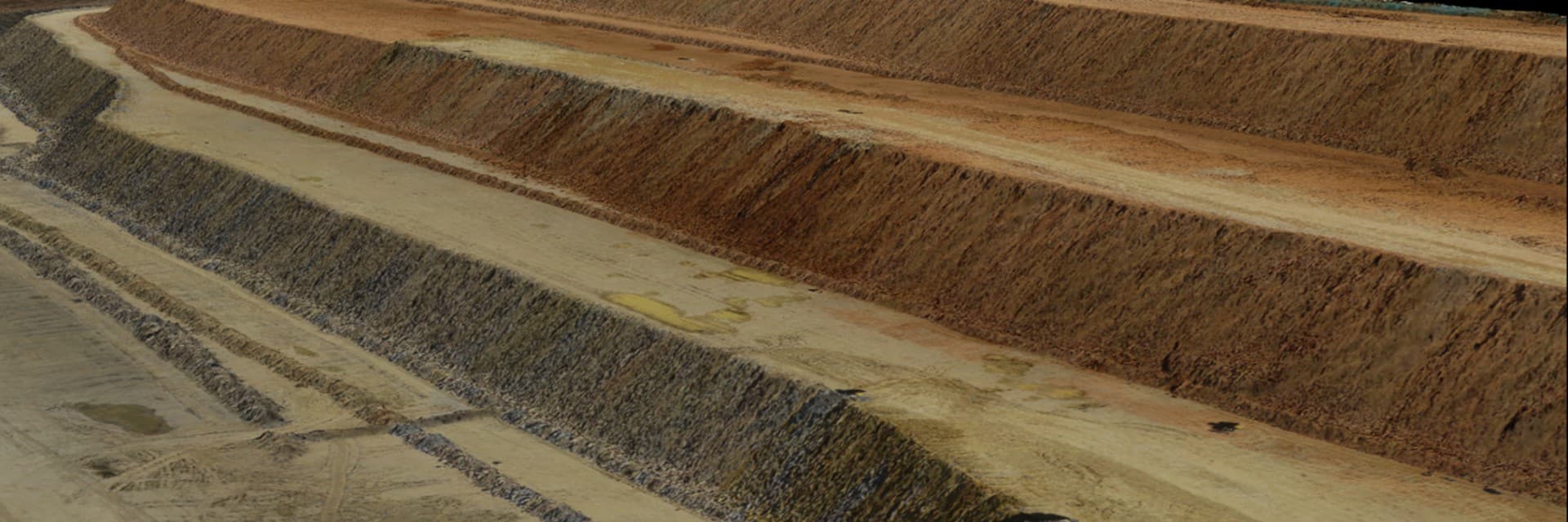 AU20 captures mine surfaces & generates precise DEM/DOM for slope analysis.