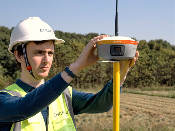 Installation d'une station de base ibase gnss pour l'arpentage et la cartographie