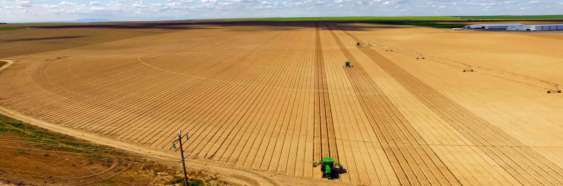 O NX510 SE é um sistema de direção automática que se adapta facilmente a muitos tipos de tractores agrícolas novos e antigos e a outros veículos