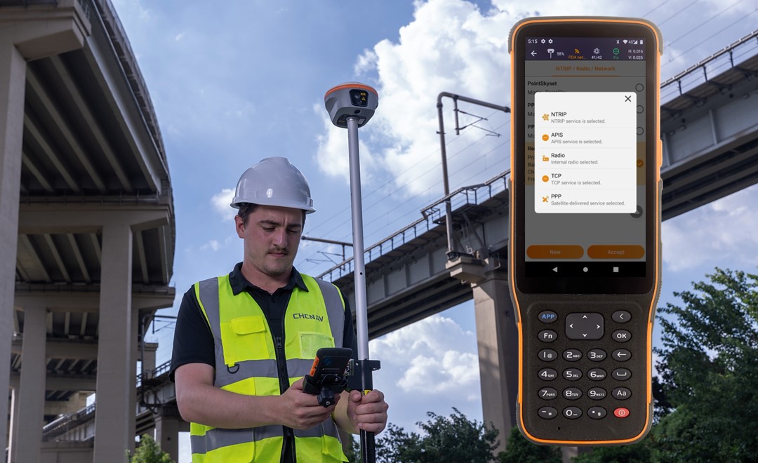 Un géomètre utilise un contrôleur CHCNAV HCE600 et un récepteur GNSS i85 pour accéder aux corrections satellitaires PointSky et obtenir un positionnement de haute précision dans des environnements isolés.
