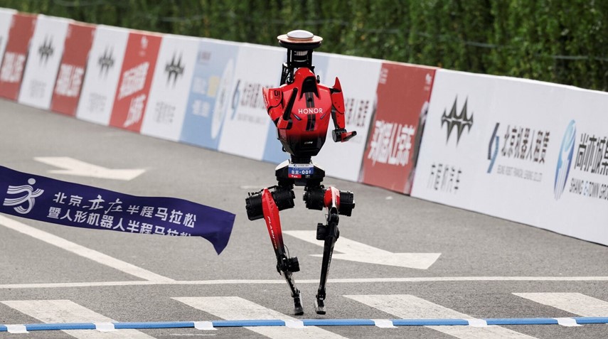 Humanoid robot positioning built on GNSS modules, RTK correction services and a high-precision IMU